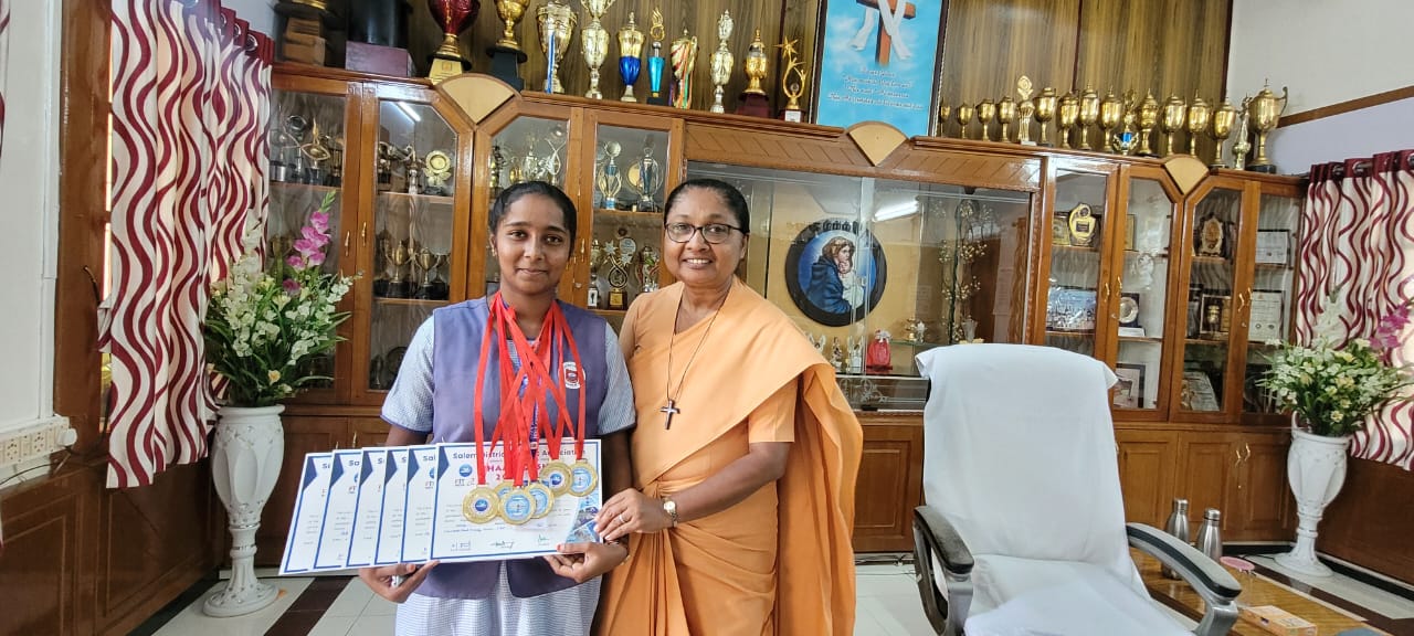 R. Yazhini of Std. XI won a record